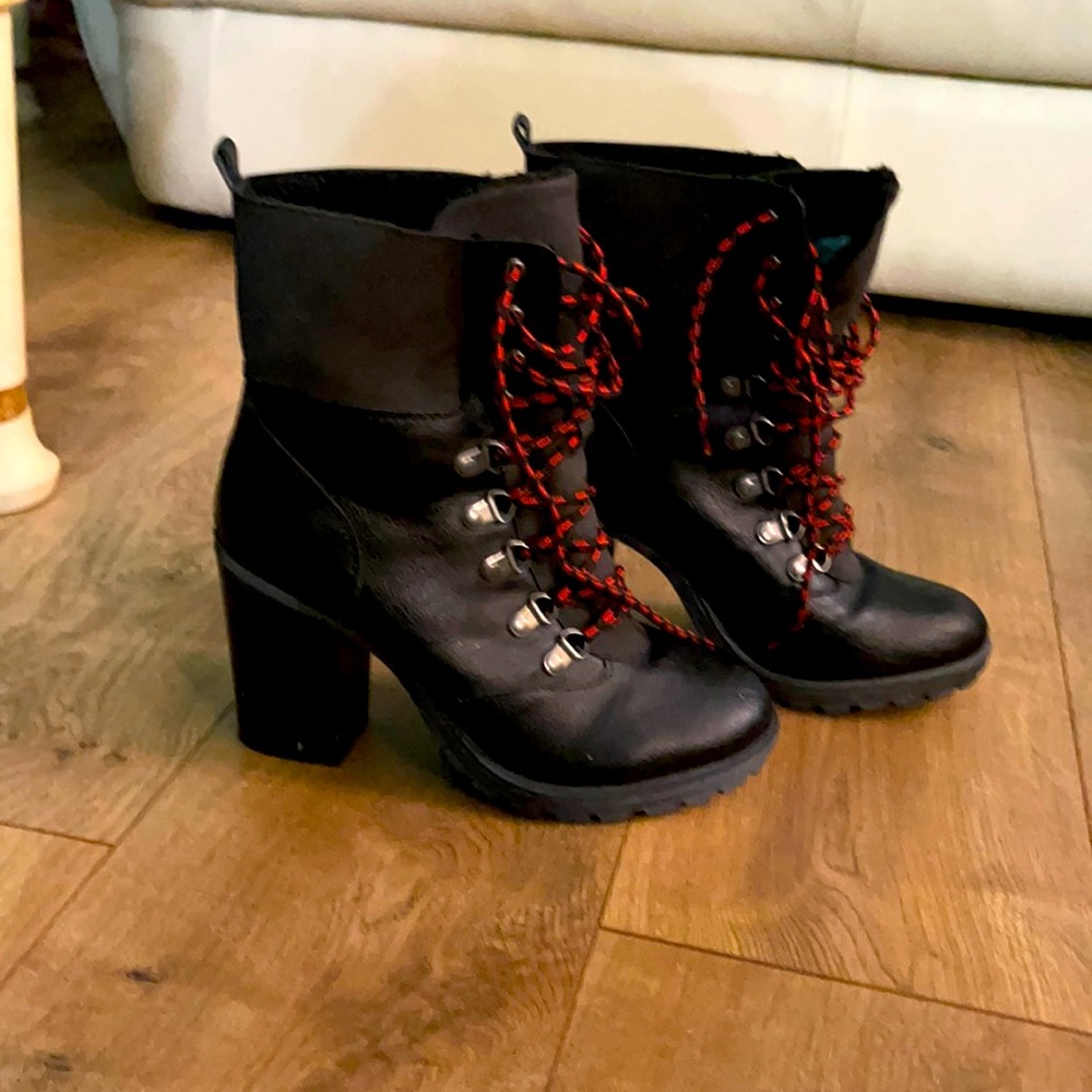 Lace up, heeled boots